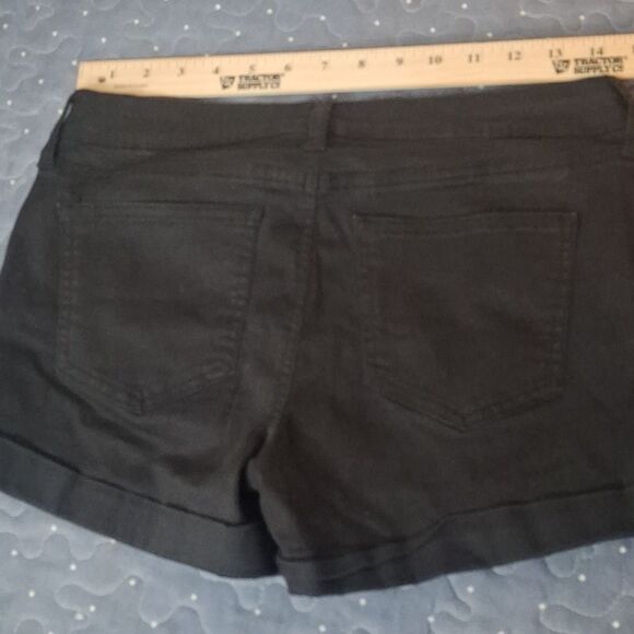 Classic Black Women's jean Shorts size 7 - Picture 3 of 4